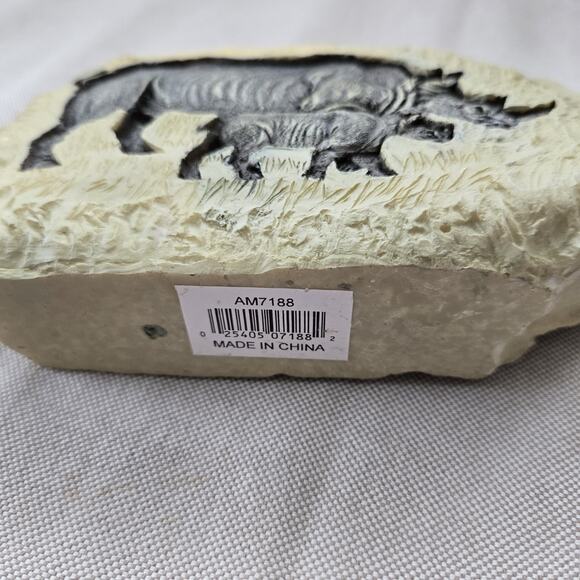 Engraved Rhino Resin Slate Figurine - Picture 4 of 8